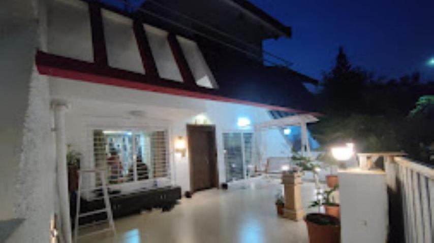 Monarch Holidays,นาสิก ภายนอก รูปภาพ